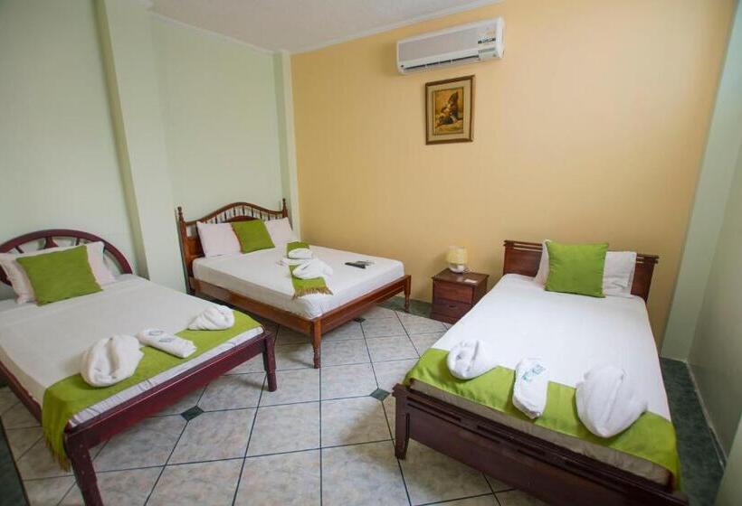 Номер Стандарт Трехместный, Hostal Andry