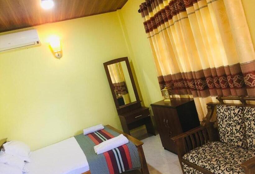 اتاق خانوادگی, Suwani Pinnawala Homestay