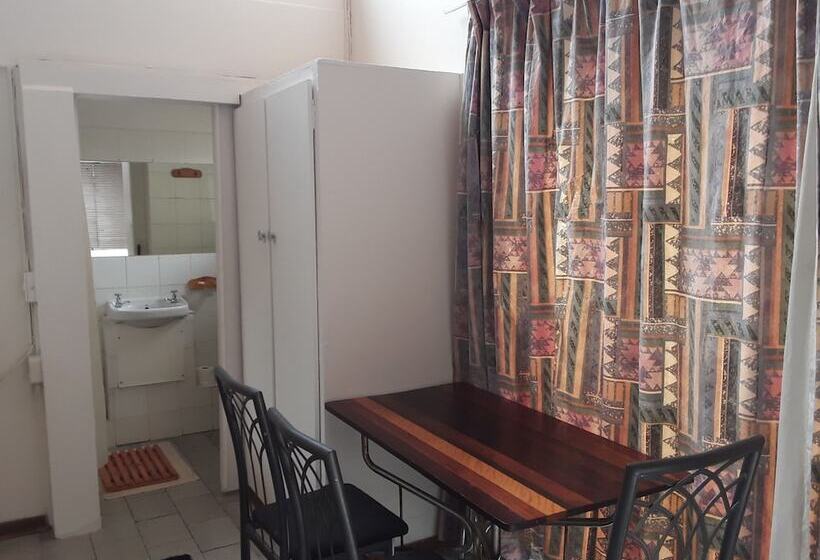 스탠다드 트리플 룸, Boer And Brit Self Catering Guest House