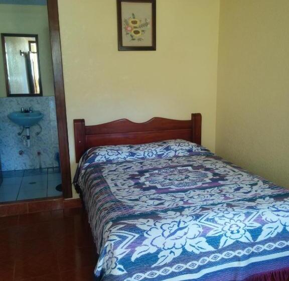 اتاق استاندارد یک نفره, Hostal Curiñan