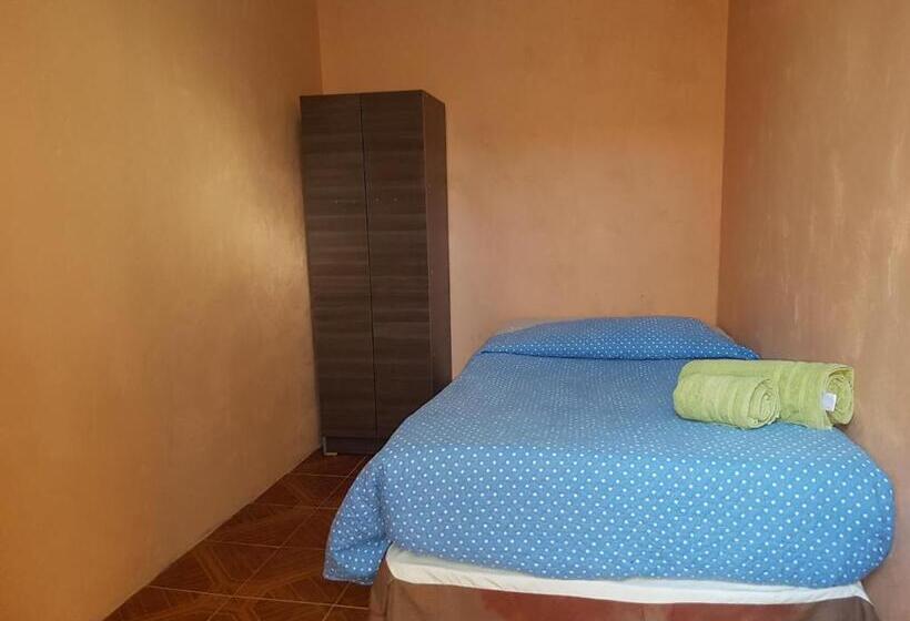 اتاق استاندارد یک تخته با سرویس بهداشتی مشترک, Hostal Tuyasto