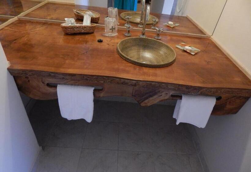 جناح جونيور, Raices Del Carolino   Suites De Altagracia