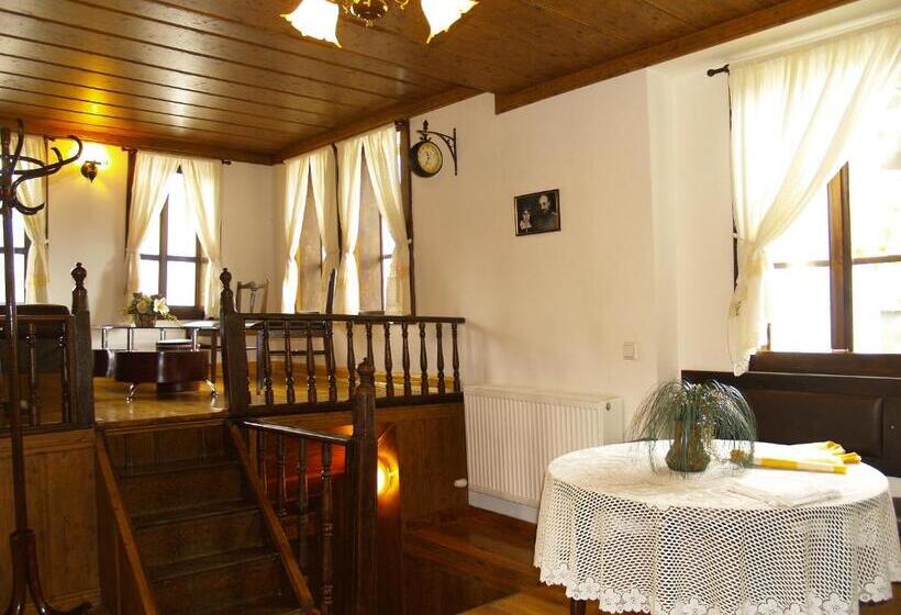 Четырехместный Номер Стандарт с Балконом, Kazasovata Guest House