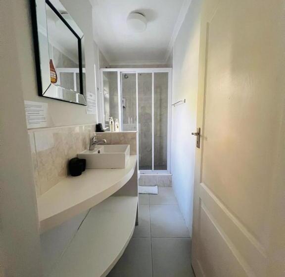 스탠다드 룸, Sir Roys Guest House