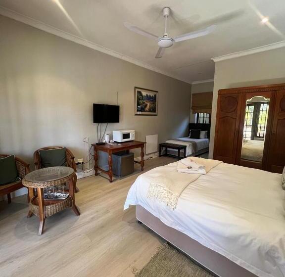스탠다드 룸 풀장 전망, Sir Roys Guest House