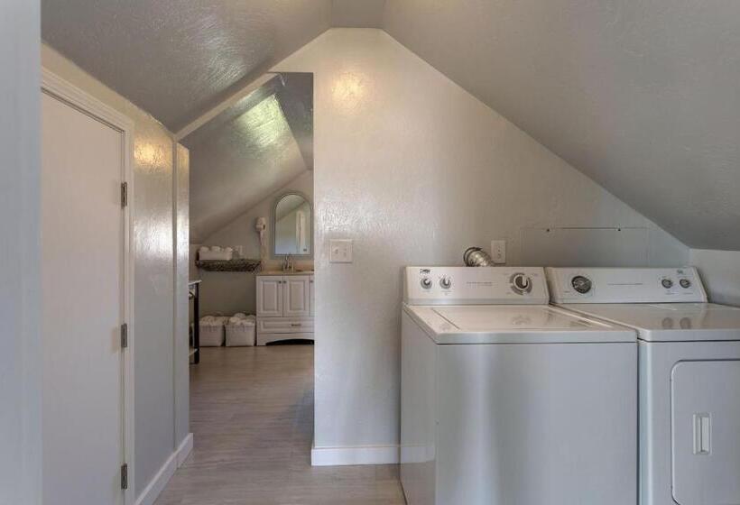 Люкс, Nantucket Inn  Anacortes