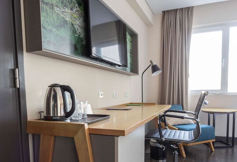 带城市景观的标准间, Hampton By Hilton Bariloche