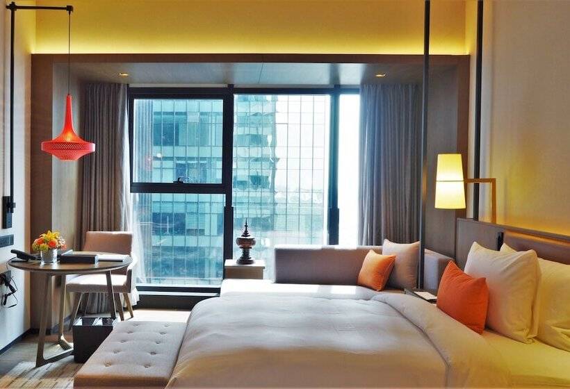 Club Room King Bed, Wyndham Grand Yangon