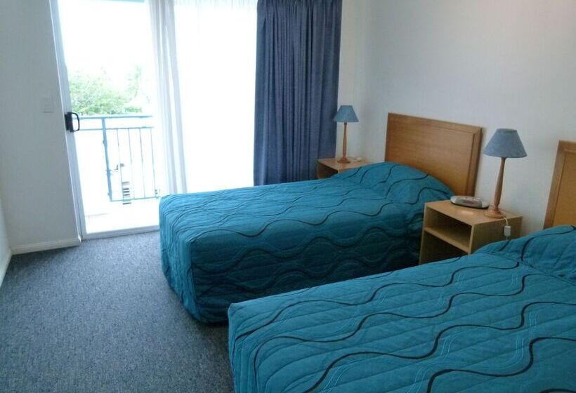 스탠다드 스튜디오, Madison Ocean Breeze Apartments