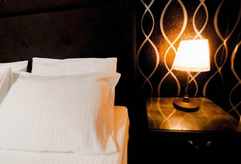 Quarto Deluxe, Torini