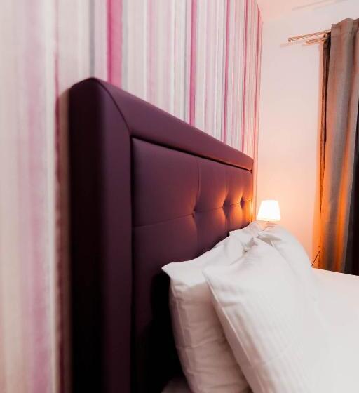 Quarto Deluxe, Torini