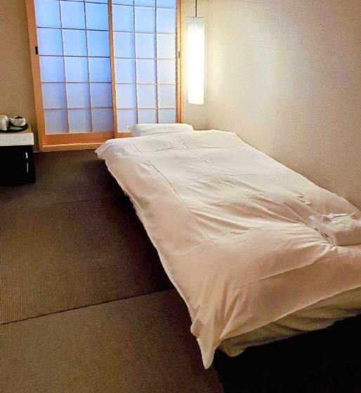 Quarto Estandar Individual, Karasuma Rokujo