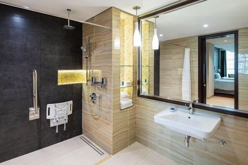 Номер Executive, Four Points By Sheraton Sharjah