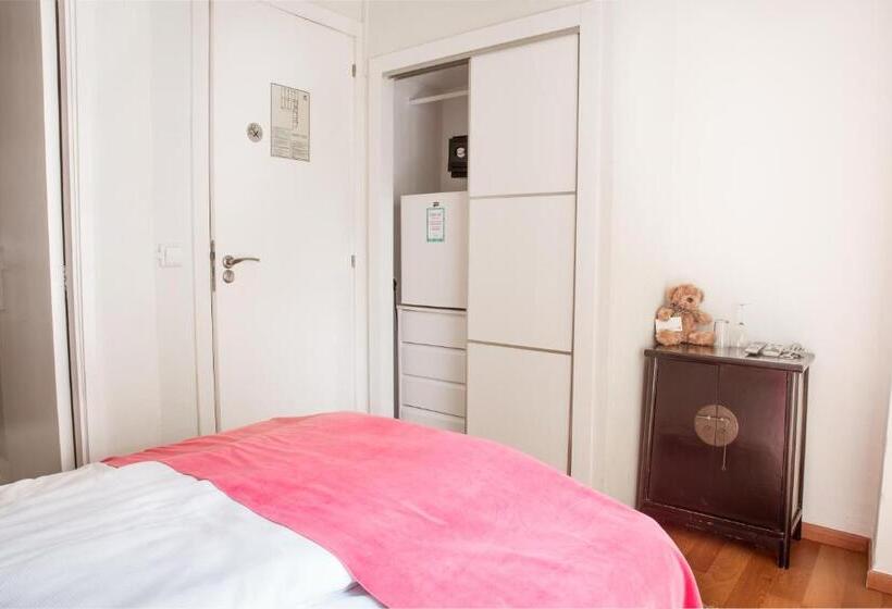 Habitación Estándar Individual, Feliz
