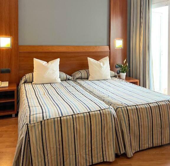 Standard Kolmen Hengen Huone, Alea