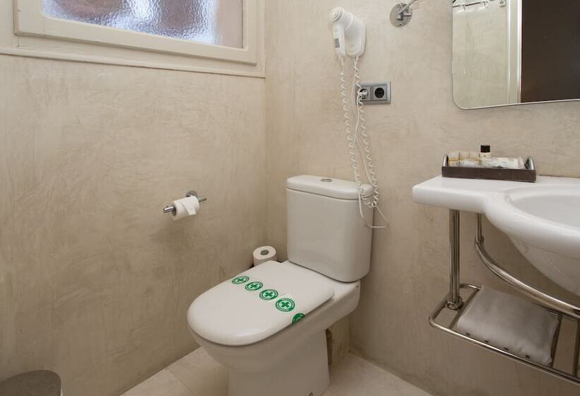 Номер Стандарт, Hostal De La Plaça