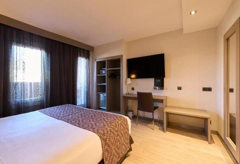 Premium room with terrace, Catalonia Park Guell