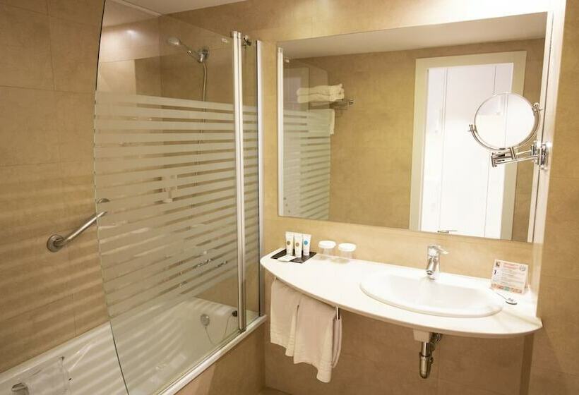 اتاق استاندارد با چشم‌انداز استخر, Golden Taurus Aquapark Resort