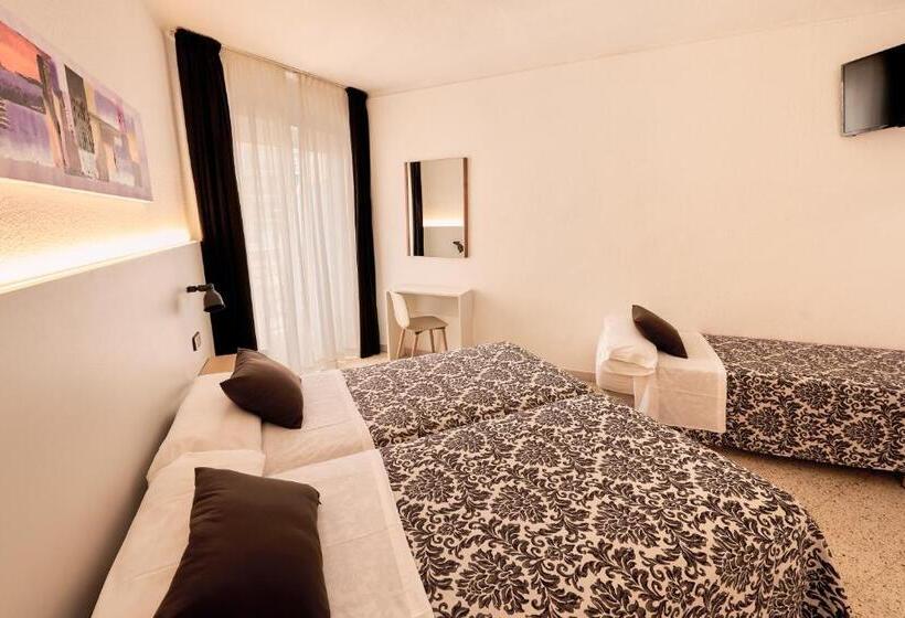 Quarto Quadruple Standart com Varanda, Miami