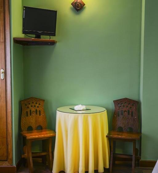 Habitación Familiar, Café Bar Hotel Jefi
