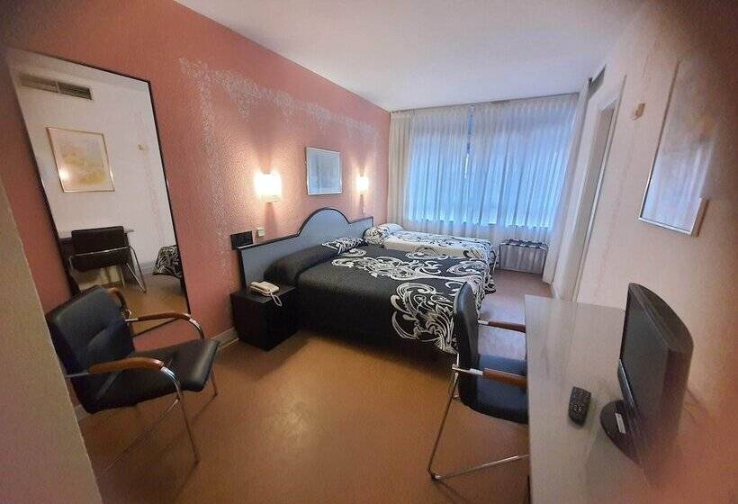 Standaard Driepersoonskamer, Arha Santander