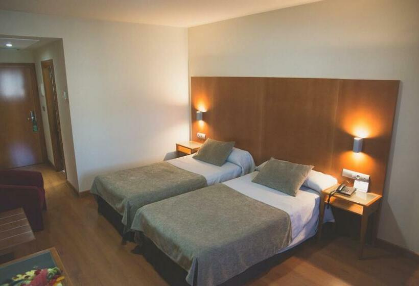 اتاق استاندارد سه نفره, Checkin Camino De Granada