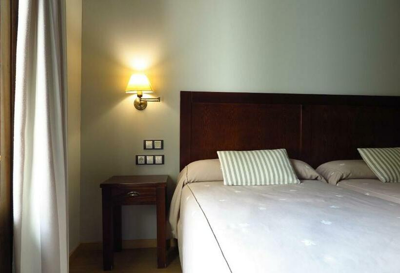 Номер Superior с Балконом, Snö Hotel Bielsa