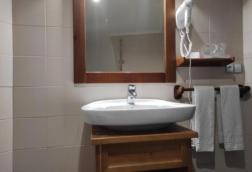 Номер Стандарт с Балконом, Snö Hotel Bielsa