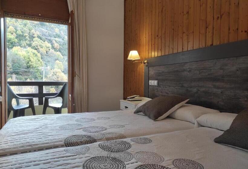 Номер Стандарт Индивидуальный с Балконом, Snö Hotel Bielsa
