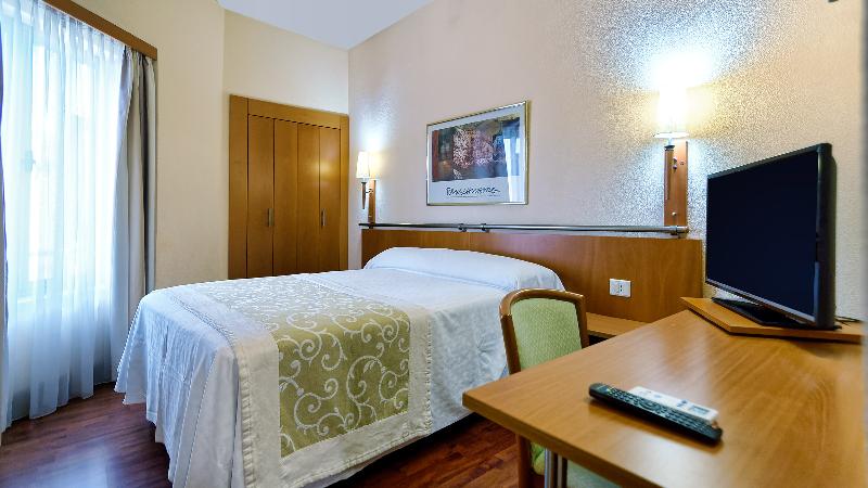 اتاق استاندارد یک نفره, Bull Astoria