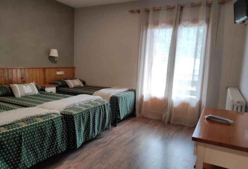 Трехместный Номер Стандарт с Балконом, Casa Morlans 3000