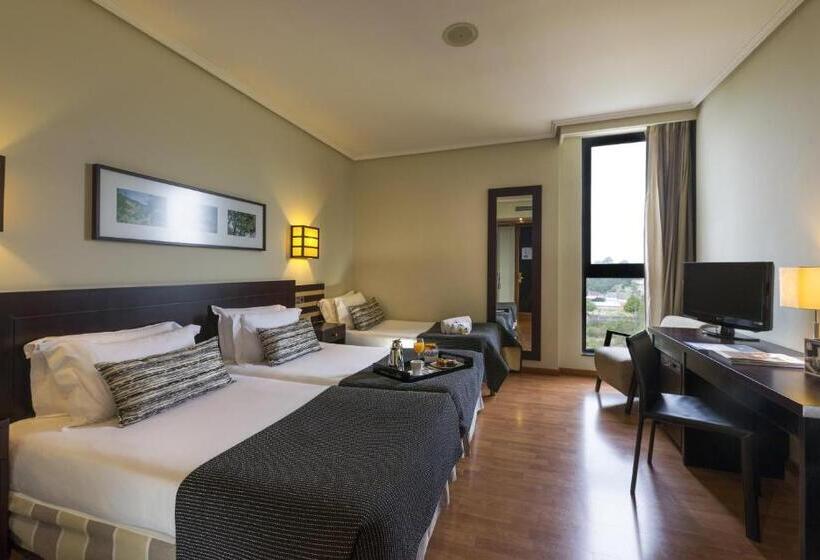 Habitación Triple Estándar, Exe Auriense
