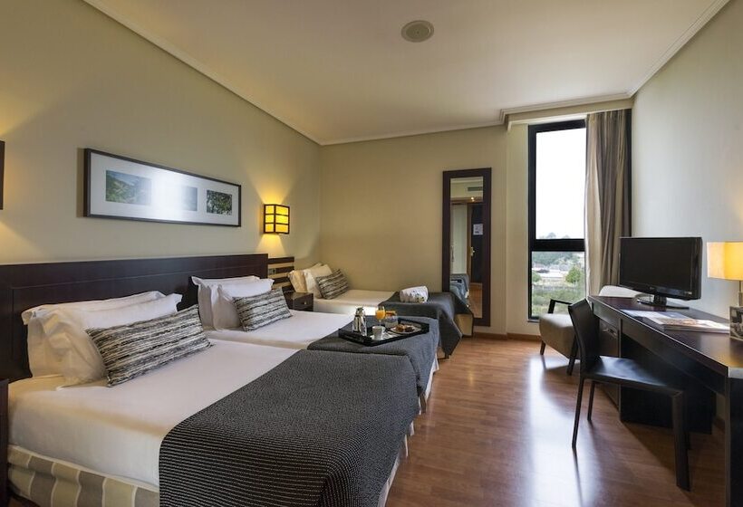 Habitación Triple Estándar, Exe Auriense