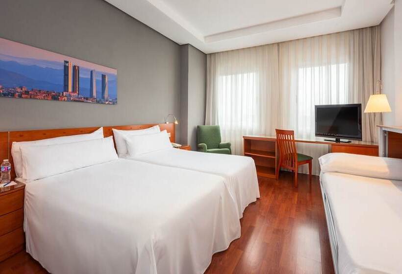 Quarto Triplo Estandar, Madrid Chamartín Affiliated By Meliá