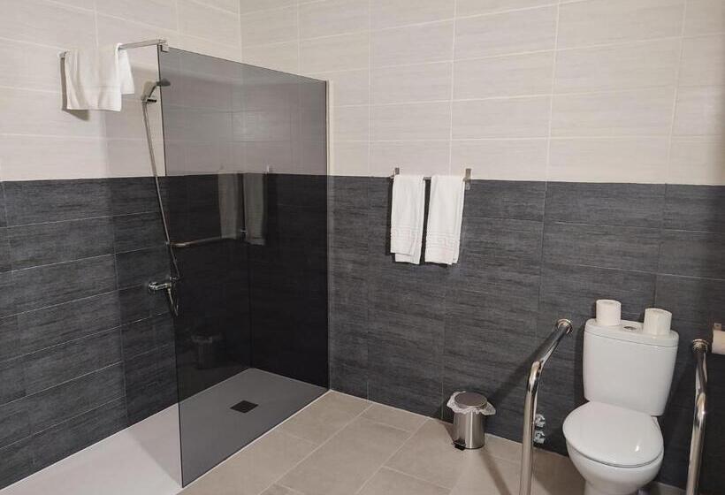 Standard Kolmen Hengen Huone, Novo