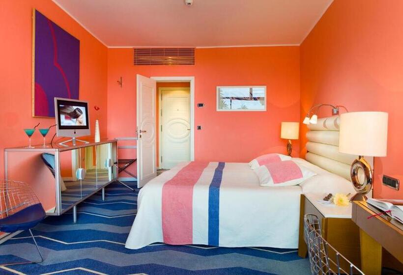 Quarto Estandar Vista Piscina, Seaside Palm Beach