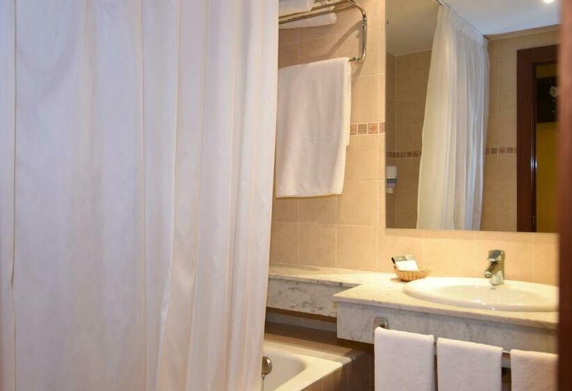 Четырехместный Номер Стандарт, Rvhotels Tuca