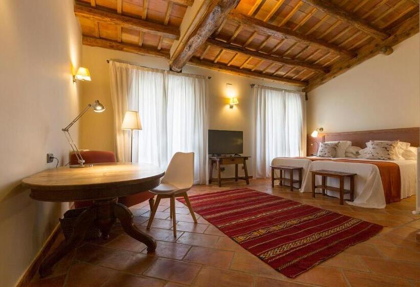 سوییت جونیور, Hostal Sport