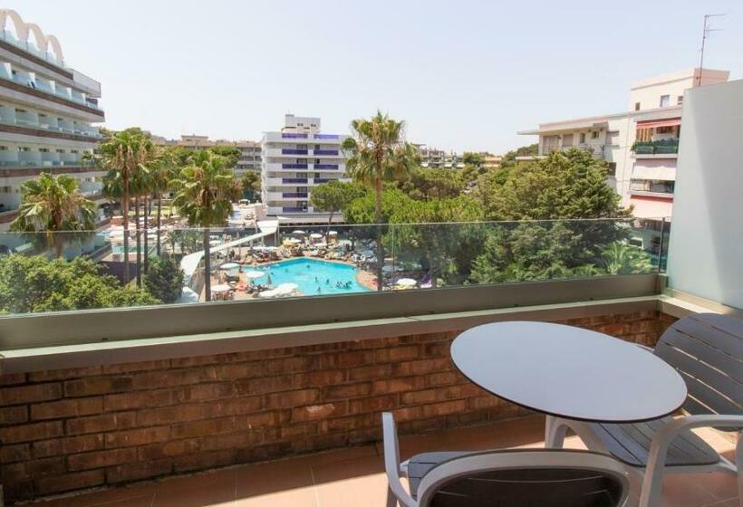 プールの見えるスタンダードトリプルルーム, Golden Port Salou & Spa