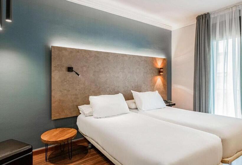 חדר סטנדרט לשלושה, Ibis Styles Figueres Ronda