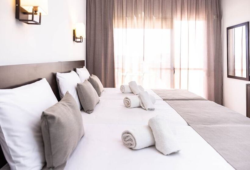 חדר סטנדרט לשלושה, Rvhotels Gr92