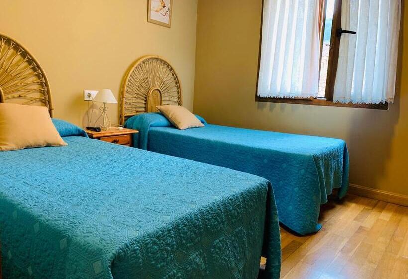 家庭间, Hostal La Serna