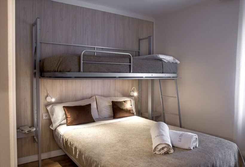 Номер Стандарт Трехместный, La Trobada Hotel Boutique