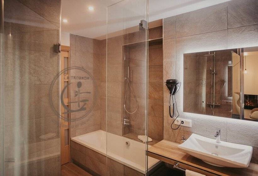 Люкс Повышенной Комфортности, La Trobada Hotel Boutique