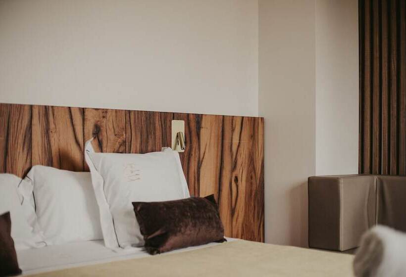 Полулюкс, La Trobada Hotel Boutique