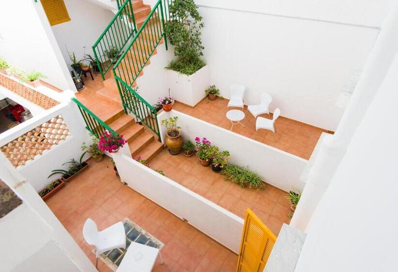 Номер Стандарт Трехместный, Hostal Cala Ratjada