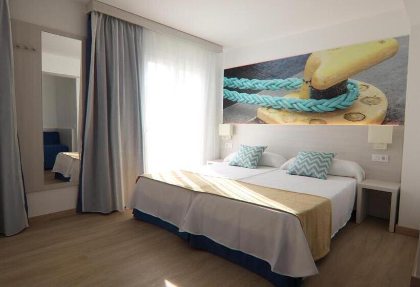 Номер Стандарт с Балконом, Hostal Cala Ratjada
