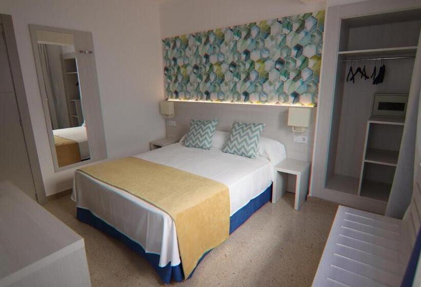 Номер Стандарт с Балконом, Hostal Cala Ratjada