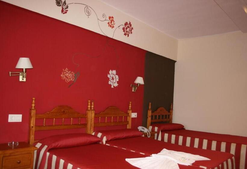 اتاق استاندارد چهار تخته, Hostal La Fuente
