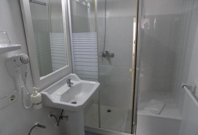 스탠다드 트리플 룸, Hostal Villa Maruja